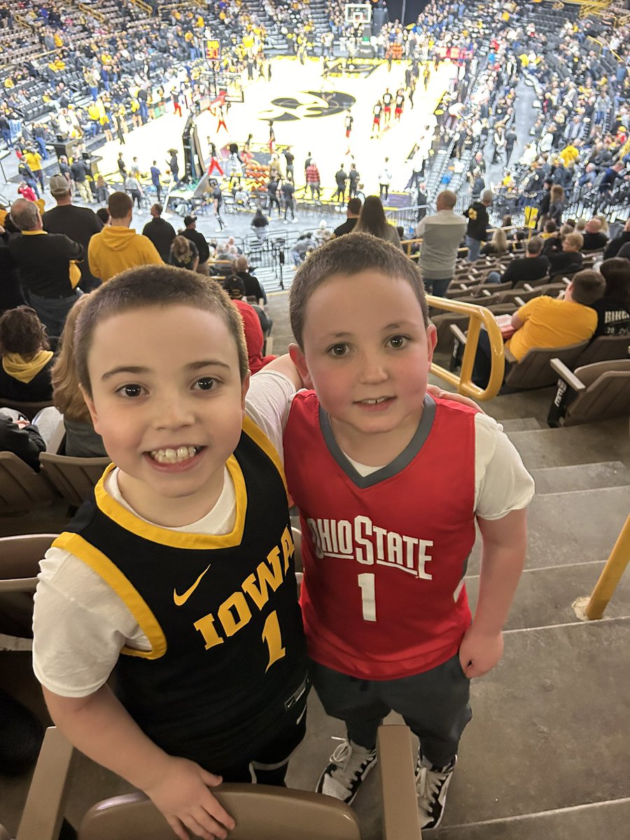 mrsmaher4's tweet photo. House divided……but he has Hawkeye in his heart. #FightForIowa https://t.co/KwRuD2FWff