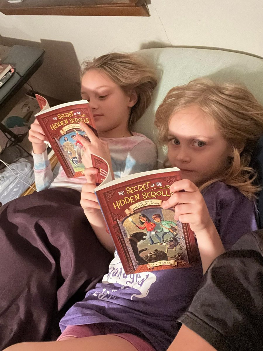 AvenueKae's tweet photo. 1st grader Grace enjoys reading with her sister! #WhitehallReads @WhitehallRAMS https://t.co/aob4GYeYzd