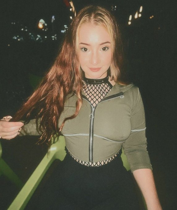 Name this album cover #FridayFeeling https://t.co/i3FSS2uWuK<a href="/tag/fridayfeeling"class="tags">#FridayFeeling</a>