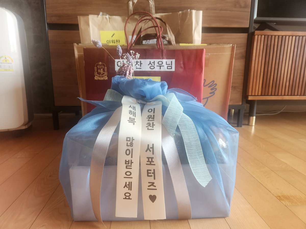 lwc1730's tweet photo. 보내주신 설 선물 잘 받았습니다 넘 감사드리고 새해 복 많이 받으세요
감사합니다 ^^ https://t.co/lqVOorBxux