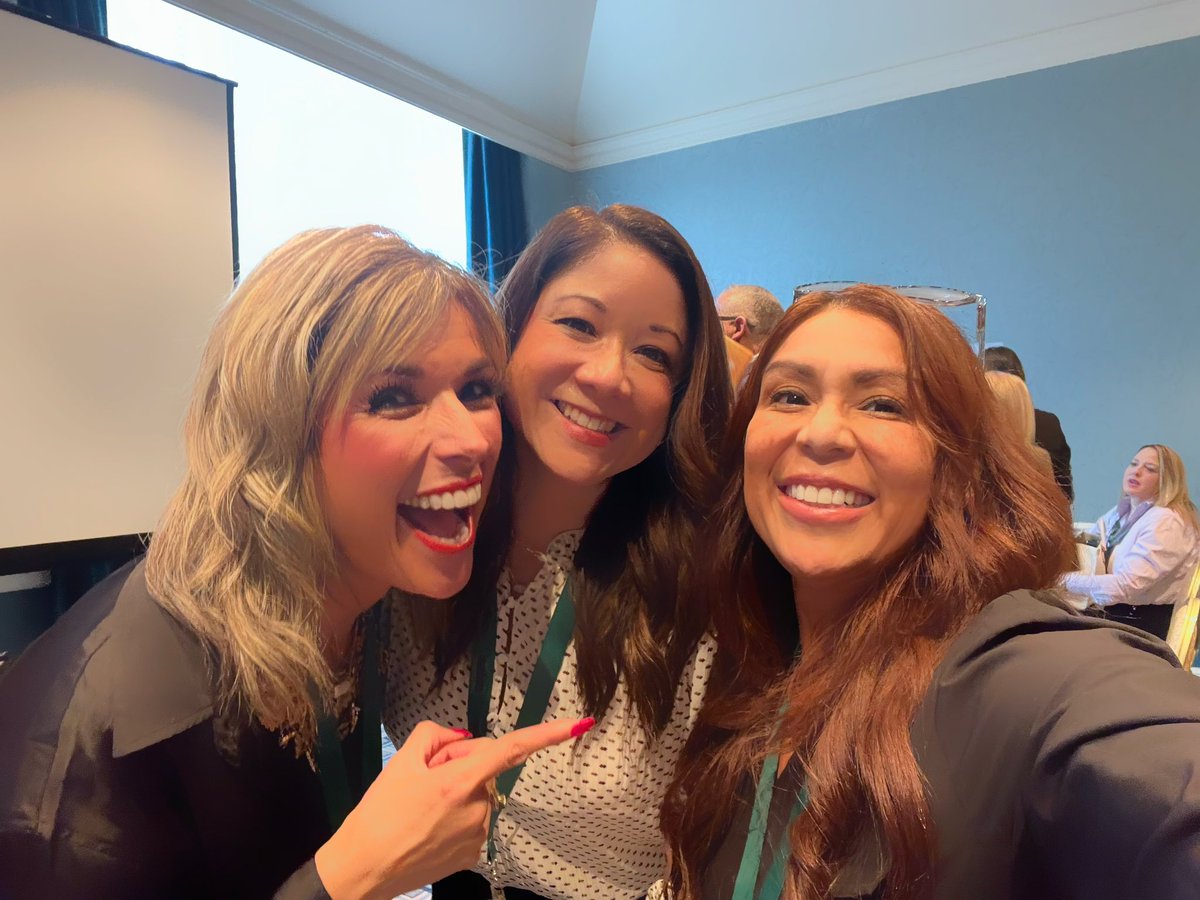 krisvasquez75's tweet image. No words! What a superb conference so far @CALSAfamilia. Had to get the selfies in. @LCortezGUSD @zjgalvan 🥰 #calsa24 #calsa #proudtobeGUSD