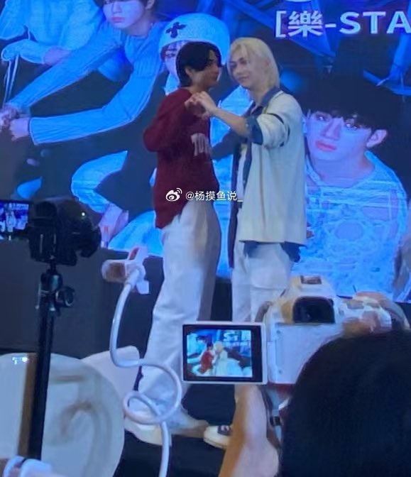 hfskz8's tweet photo. MY HYUNLIX 😭😭😭😭😭😭 https://t.co/PIipfntGK1