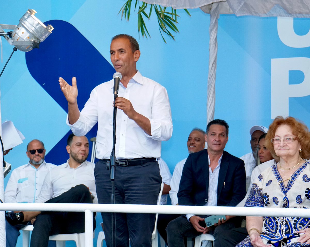 El candidato presidencial del PRD, <a href="/MiguelVargasM/">Miguel Vargas</a>, encabezó este viernes un masivo acto en apoyo a los candidatos de la Alianza Opositora Rescate RD en el Distrito Nacional.   

En el evento, realizado en la Casa Nacional del PRD, participaron el candidato a alcalde Domingo