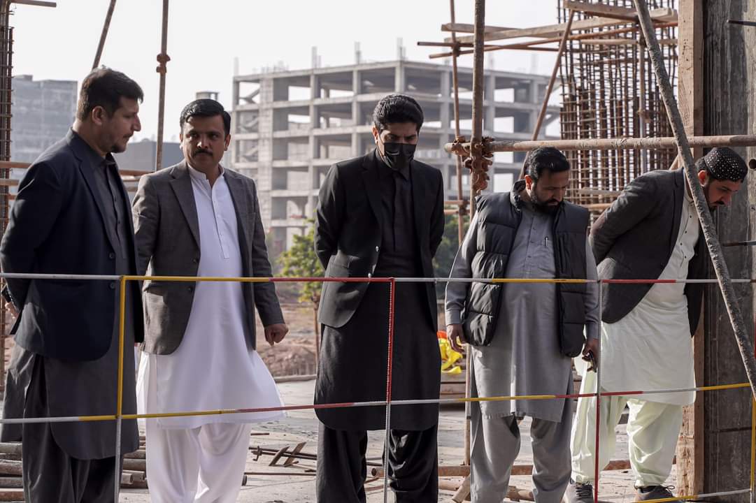 J7Group92's tweet photo. CEO J7 Group Mr. Yaseen Masud official visited Royal Swiss Islamabad site office accompanied by its Project Director Mr. Fiyyaz Awan.

🌐 https://t.co/bI2TSnrxwm
📞 UAN: 0335 7777 527
#J7Group #Pin92 #Hotels #Invest #Luxury #Islamabad #profit #5star #Suites #business https://t.co/soBfsJBOFm