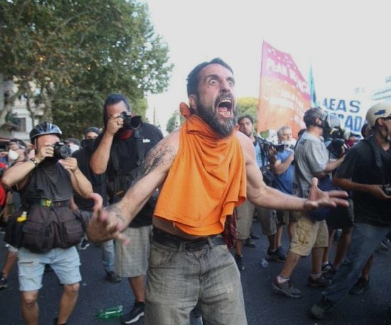 Nadie.
El Funko Pop de Azzaro.