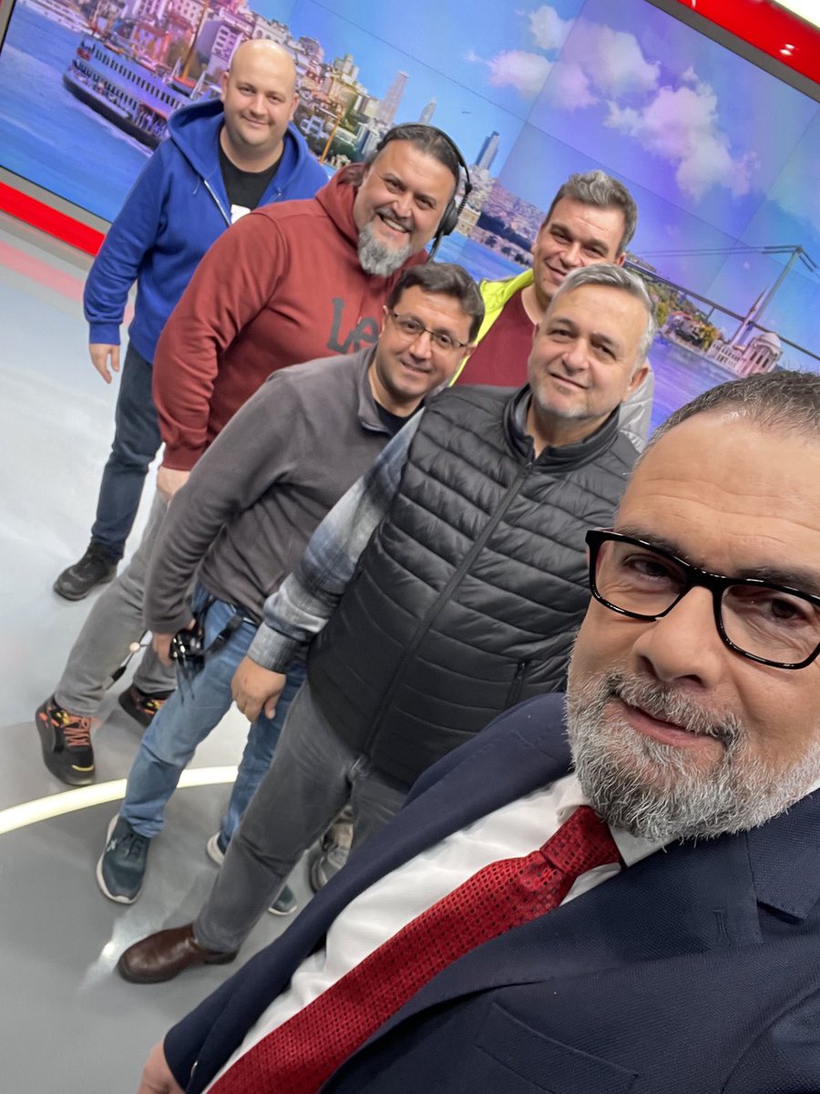 İbrahim Sadri (@ibrahimsadri24) on Twitter photo Günaydın..
Bugün3 Şubat cumartesi. Canlı yayın için biz hazırlıklarımızı yaptık.
Dekorumuzu hazırlayan Yüksel, ses operatörümüz Kadir, kameramanlarımız Mustafa,Yıldır ve Murat ile sizleri selamlıyoruz. 8:30’dan itibaren hayatı ve gündemi paylaşmak üzere.
<a href="/atvdeHaftasonu/">atv'de Hafta Sonu</a> Günaydın..
Bugün3 Şubat cumartesi. Canlı yayın için biz hazırlıklarımızı yaptık.
Dekorumuzu hazırlayan Yüksel, ses operatörümüz Kadir, kameramanlarımız Mustafa,Yıldır ve Murat ile sizleri selamlıyoruz. 8:30’dan itibaren hayatı ve gündemi paylaşmak üzere.
<a href="/atvdeHaftasonu/">atv'de Hafta Sonu</a>