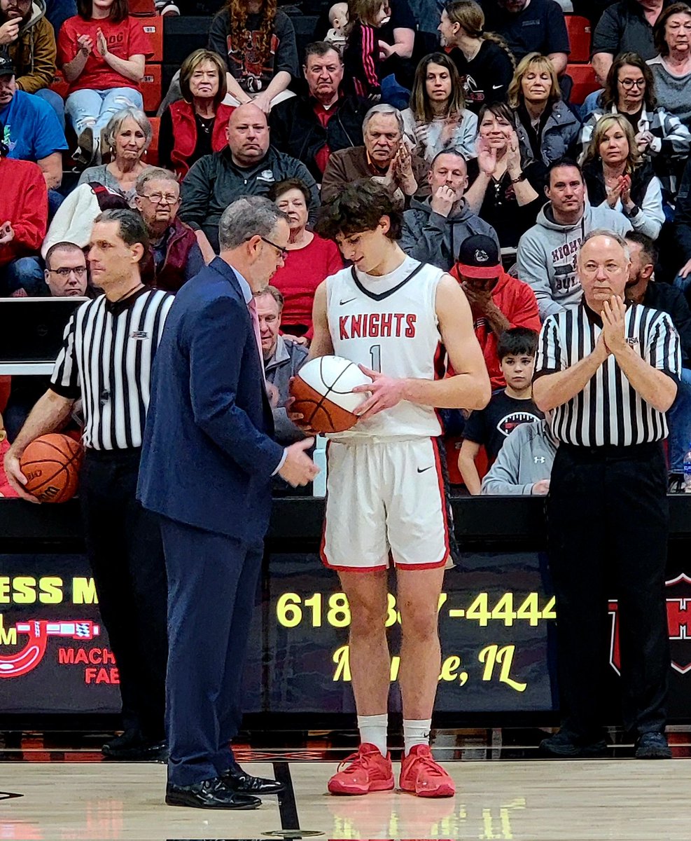 TriadHighSchool's tweet photo. Drew Winslow was recognized before tonight's game for his 1000 point milestone! Congratulations, Drew! 🏀
@BasketballTriad @TriadKnights https://t.co/gpqjlng40Q
