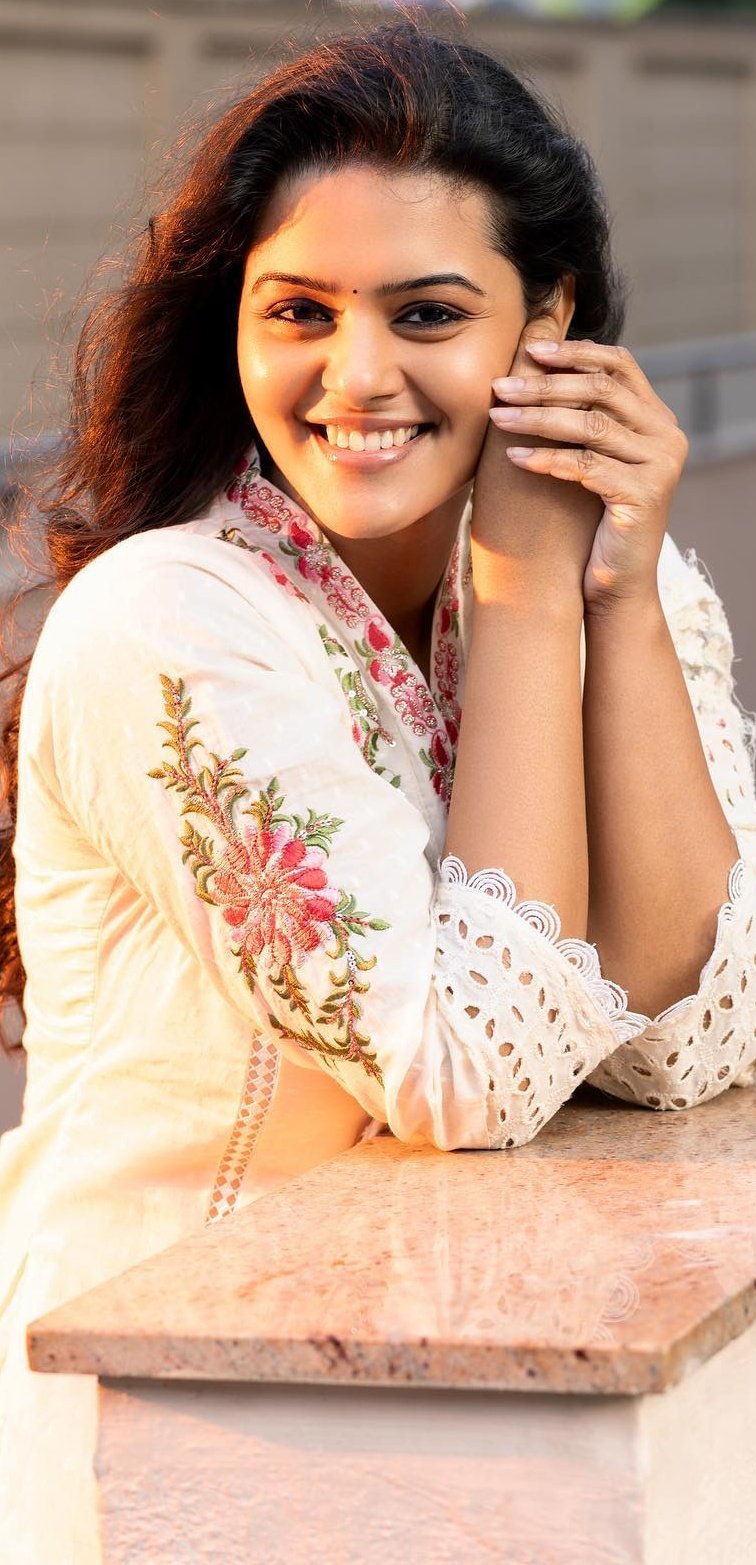 GFY7qNoWMAAiuIE?format=jpg&name=large