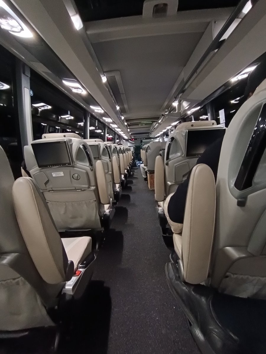 josemuelas's tweet photo. Hoy es un buen día para pisar las calles nuevamente y pasear por Madrid con compañeros y compañeras de la abogacía y la procura. Un diseño desfasado mantenido por unos cuantos pancistas interesados ha conducido a muchos compañeros a inaceptables bolsas de pobreza.

#MovimientoJ2 https://t.co/57udaMG2wI