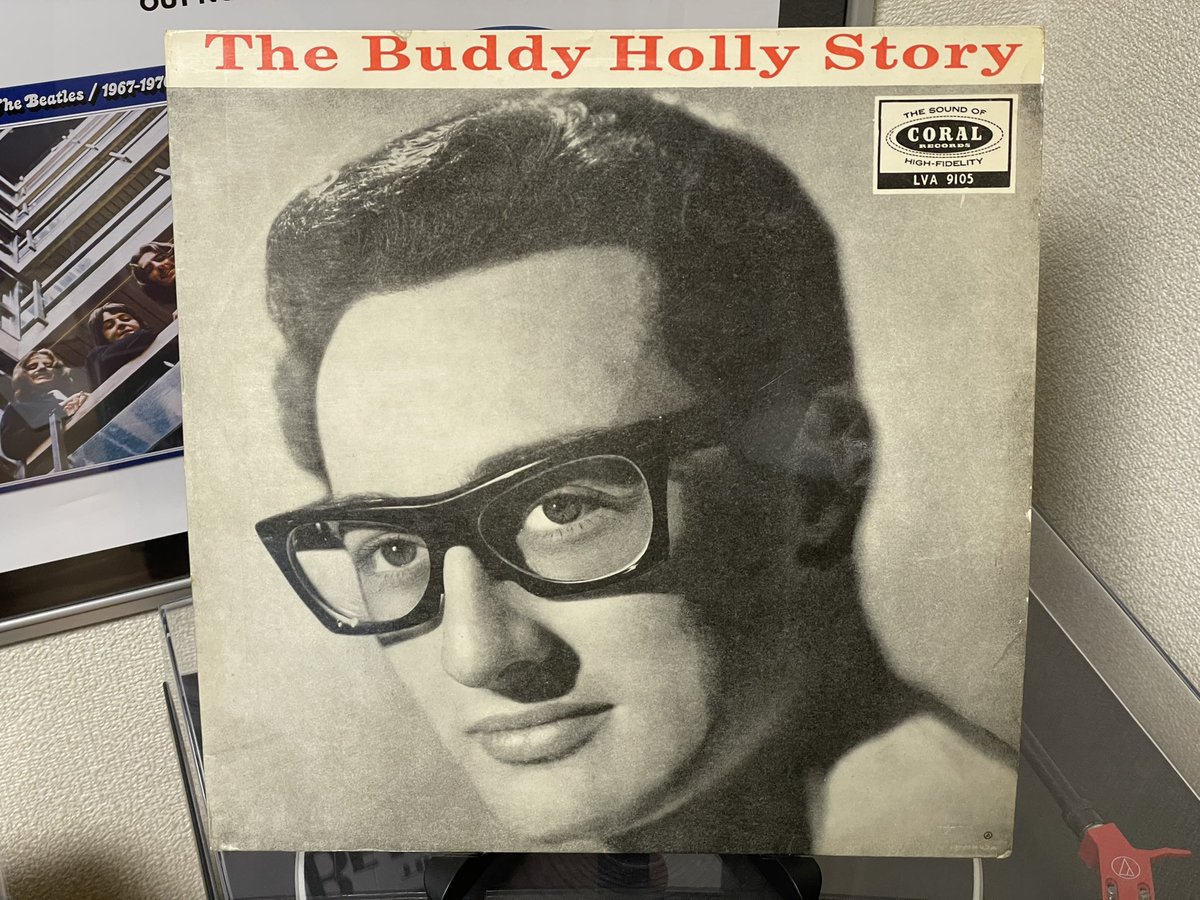 1959年2月3日は、Buddy Holly、Ritchie Valens、The Big Bopperの命日です。
ツアーの為、次の開催地に行く途中の飛行機事故でした。
後にこの日は「音楽が死んだ日」と呼ばれる様に。
今日はBuddy Hollyを聴きます。