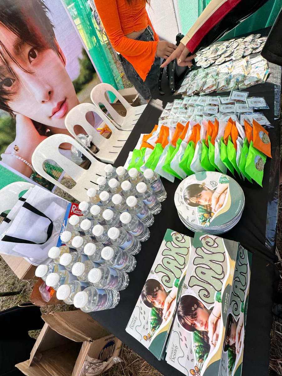 sjakedaily's tweet photo. Lots of freebies are waiting for you! Make sure to visit Sim Jake Daily booth and get yours! ๐งก
#SimJakeDaily #sjakedaily #SerenadeofDestiny #FATE_in_NEWCLARKCITY #JAKE #ENHYPEN_JAKE #ENHYPEN @ENHYPEN @ENHYPEN_members https://t.co/syDGC0spQ2