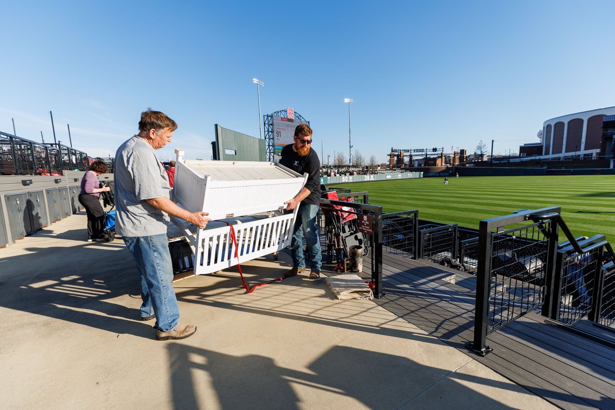 HailStateBB's tweet photo. Move-in day at the Lounge!

#HailState🐶 https://t.co/jV2Gbu3GMA