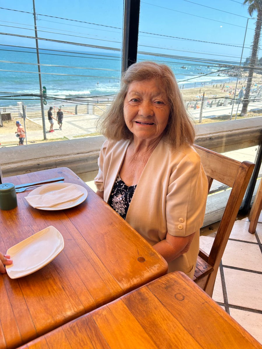 Lettore7's tweet photo. @dvnrmprgr Yo igual busco a mis abuelitos ellos viven en el pasaje puqios 42. Viña del Mar.
Se llaman Fernando Alberto Rojas y Teolinda del Carmen Cortes, están totalmente incomunicados, no puedo contactarme con ellos y son de la tercera edad. Pongo unas fotos de ellos.
Agradecería su ayuda https://t.co/d1h1FVE7Yi