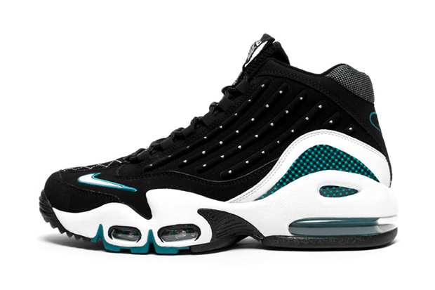 SneakerVisionz's tweet photo. @SneakerNews bring back the griffey 2s 🙏 https://t.co/AH21ihicJW