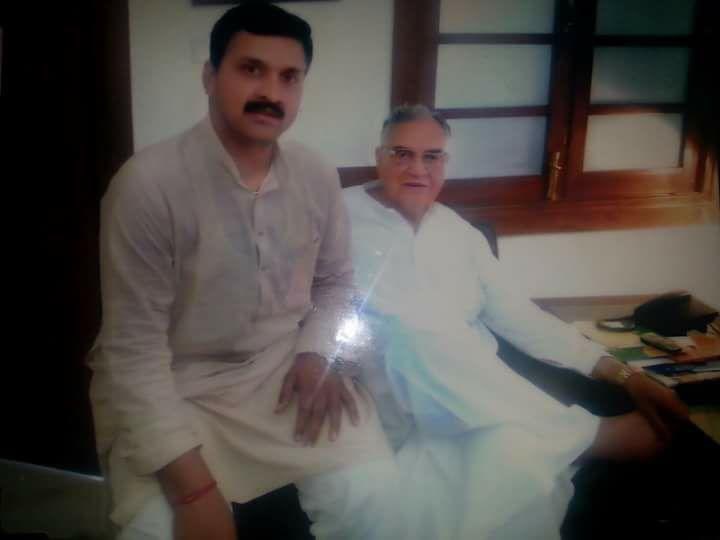 chrohitjakhar's tweet photo. दो बार पूर्व लोकसभा स्पीकर 
पूर्व केंद्रीय मंत्री व् मध्य प्रदेश के 23वें राज्यपाल
सुनियोजित और विकसित किसानी और बाग़वानी  एवं प्रगतिशील राष्ट्र के  निर्माता परम आदरणीय डॉ० बलराम जाखड़ जी की पुण्यतिथि पर शत शत नमन्!!!
@sunilkjakhar @SandeepJakharpb @Ajayvirjakhar https://t.co/Rp6VlE8f50