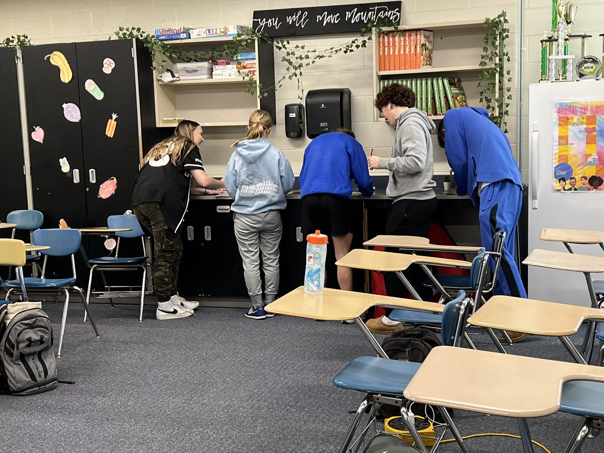mrs_breiter's tweet photo. Culinary Skills students learned about how our senses affect the way we eat. Today they used their sense of smell and sight to describe and try to guess various spices #MNHSFCS #Proud2bMPS https://t.co/kmwzdz1zKI