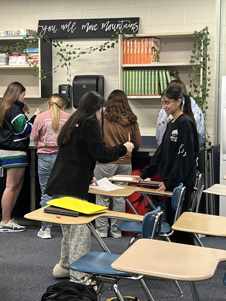 mrs_breiter's tweet photo. Culinary Skills students learned about how our senses affect the way we eat. Today they used their sense of smell and sight to describe and try to guess various spices #MNHSFCS #Proud2bMPS https://t.co/kmwzdz1zKI