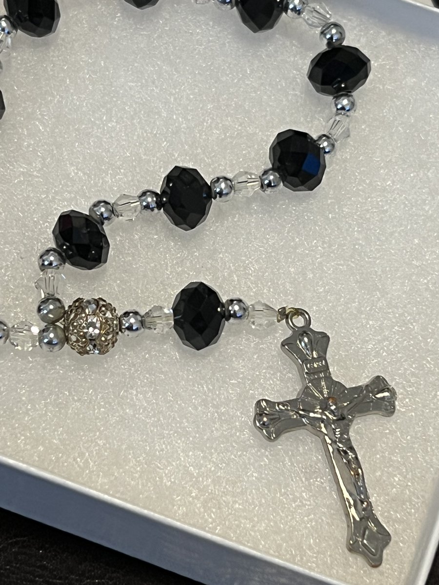 TeriE's tweet photo. BEAUTIFUL #Vintage Catholic #Rosary 8" Black & Crystal Facet Beads Stretch #Bracelet FREE SHIP
#religiousrelics #collectibles #religiousjewelry #rosaries #chapelet #religiousgifts #easter #catholic #christian #prayerbeads #ebayfinds #vintagejewelry
https://t.co/wI1K1gN4XF https://t.co/rBEpaDMMIY