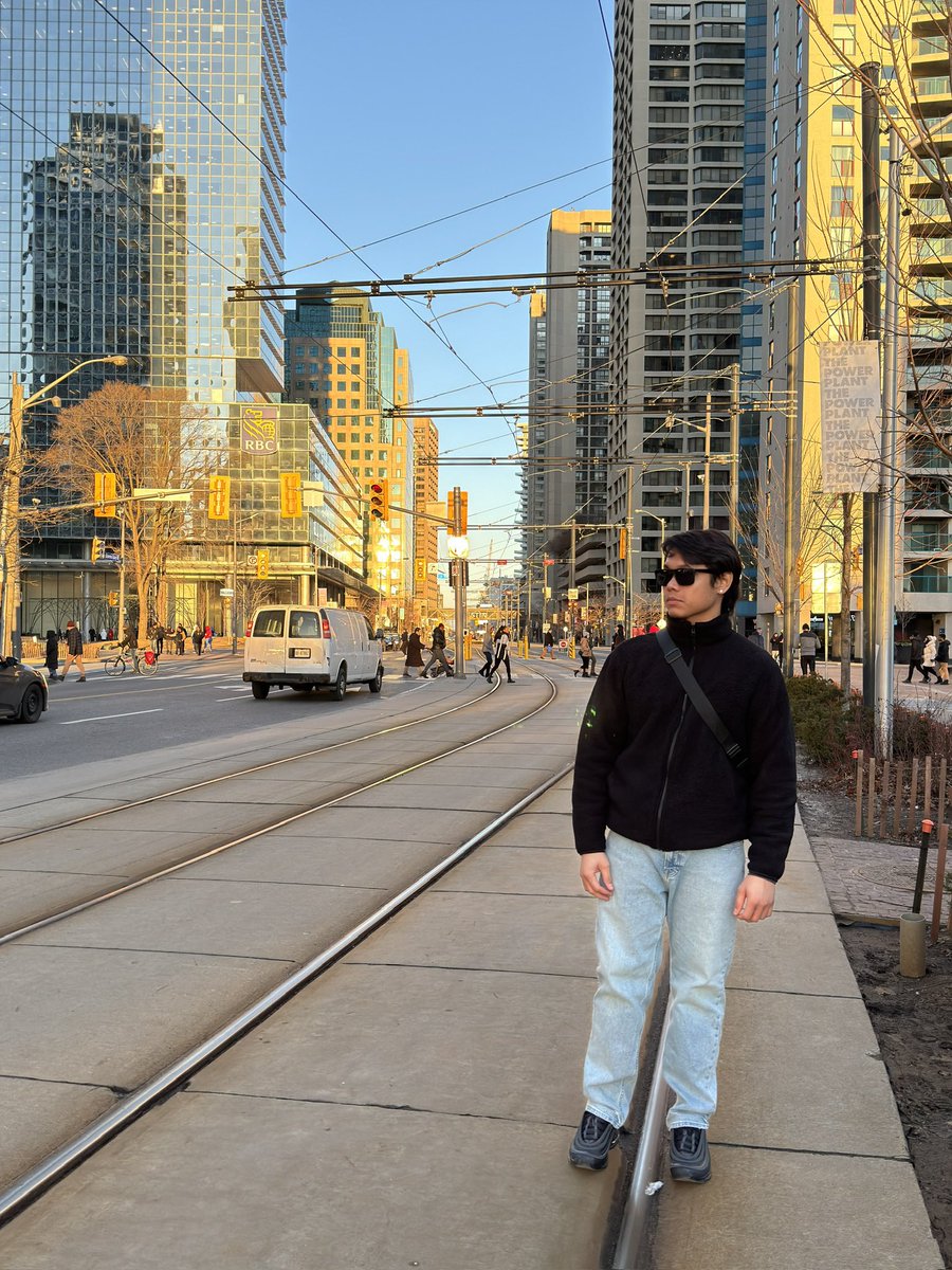 vinzjqn's tweet image. Golden Hour #downtown #harbourfront