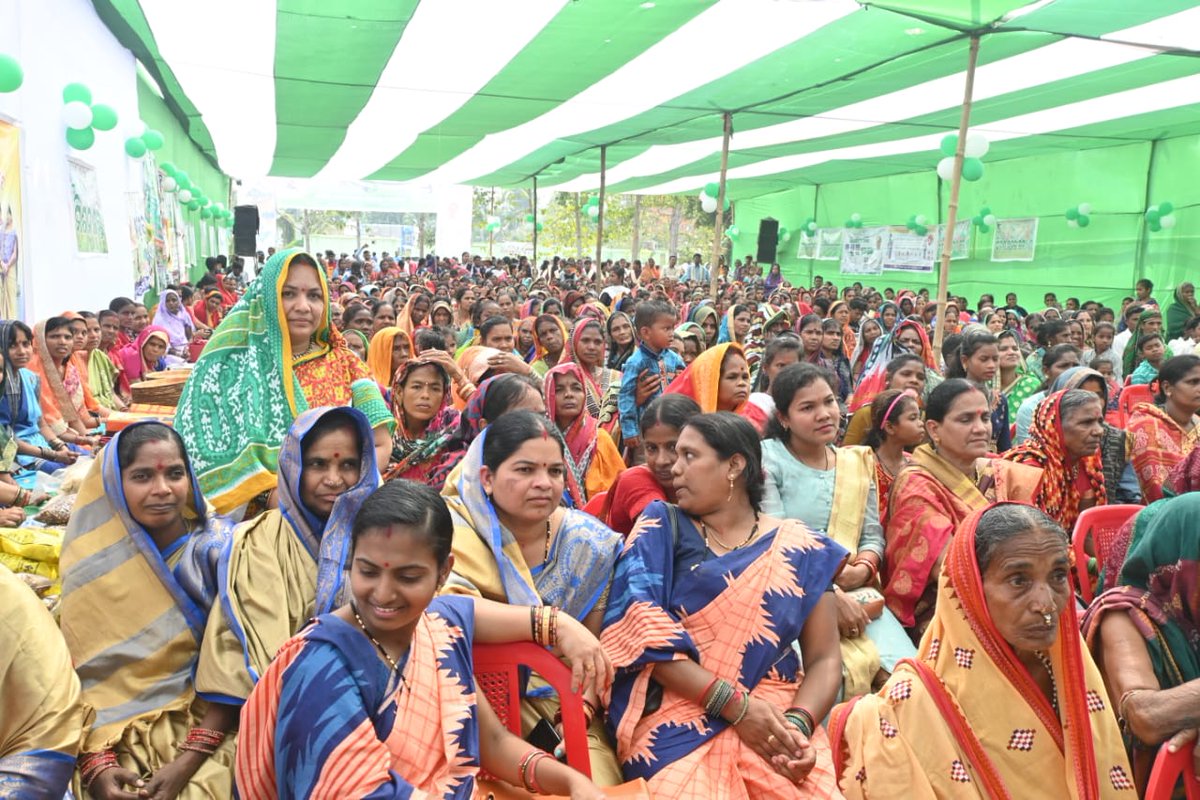 BipiniOfficial's tweet photo. *ଦିଗପହଣ୍ଡି ବ୍ଲକ ଅନ୍ତର୍ଗତ ବମକୋଇ ପଞ୍ଚାୟତରେ "ଆମ ଓଡ଼ିଶା ନବୀନ ଓଡ଼ିଶା” ପଞ୍ଚାୟତ ସ୍ତରୀୟ ସଚେତନତା ଶିବିର କାର୍ଯ୍ୟକ୍ରମ ଅନୁଷ୍ଠିତ ହେଇଥିଲା। ଉକ୍ତ କାର୍ଯ୍ୟକ୍ରମ ରେ ମୁଖ୍ୟ ଅତିଥିଭାବେ ପୂର୍ବତନ ବ୍ଲକ ଅଧ୍ୟକ୍ଷ ତଥା ବର୍ତ୍ତମାନ ଜିଲ୍ଲା ପରିଷଦ ଶ୍ରୀଯୁକ୍ତ ବିପିନ ଚନ୍ଦ୍ର ପ୍ରଧାନ ଯୋଗଦେଇଥିଲେ
@CMO_Odisha 
@MoSarkar5T https://t.co/5wgr2YEeAb