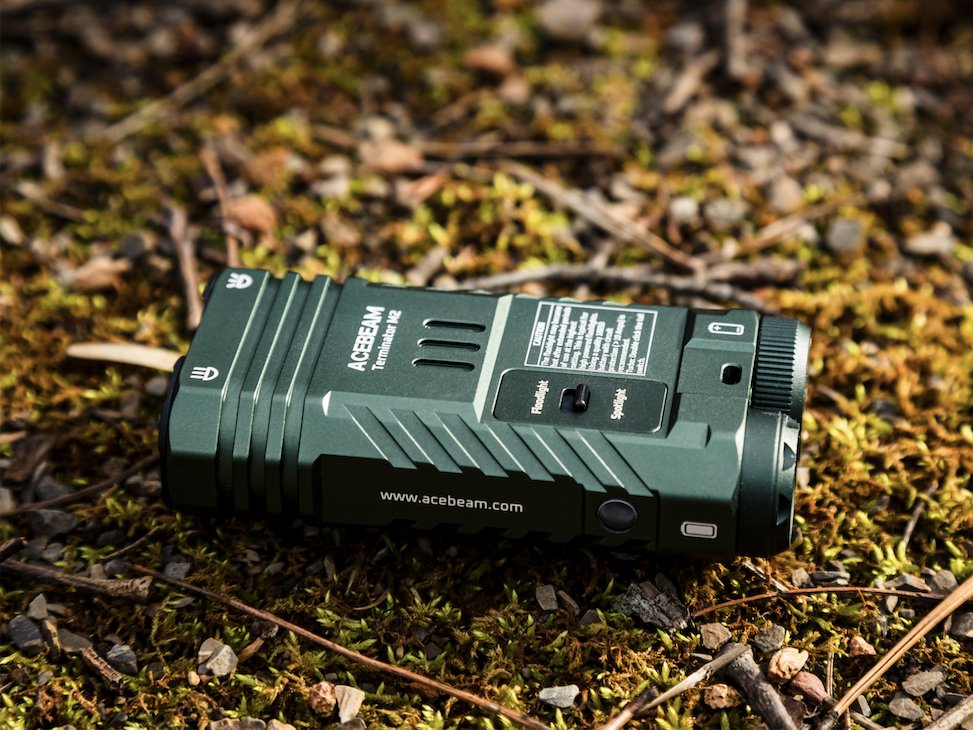 countycomm's tweet photo. 2 in 1 🌟Compact Terminator M2 Dual Head LED Flashlight (Limited Edition) - Acebeam® Exclusive🌟
.
.
.
.
.
#COUNTYCOMM #terminator #dualhead #ledflashlight #acebeam #edc #cc #ccedc #everydaycaryy #spotlight #pocketdump https://t.co/kZZqGSCuHy