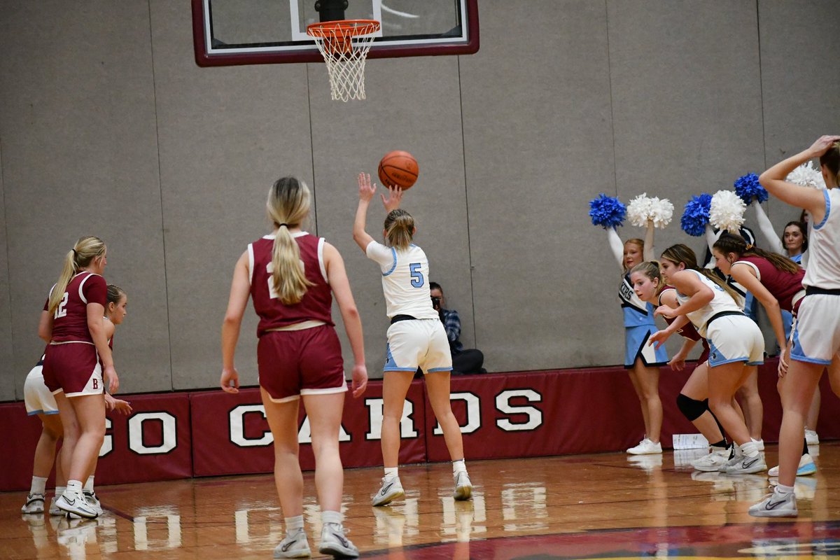 Elayni Stone seals it at the free throw line, going 3 of 4 down the stretch as the Lady Lakers defeat Bloomfield 37-27. Shakamak vs North Central tomorrow for the sectional title