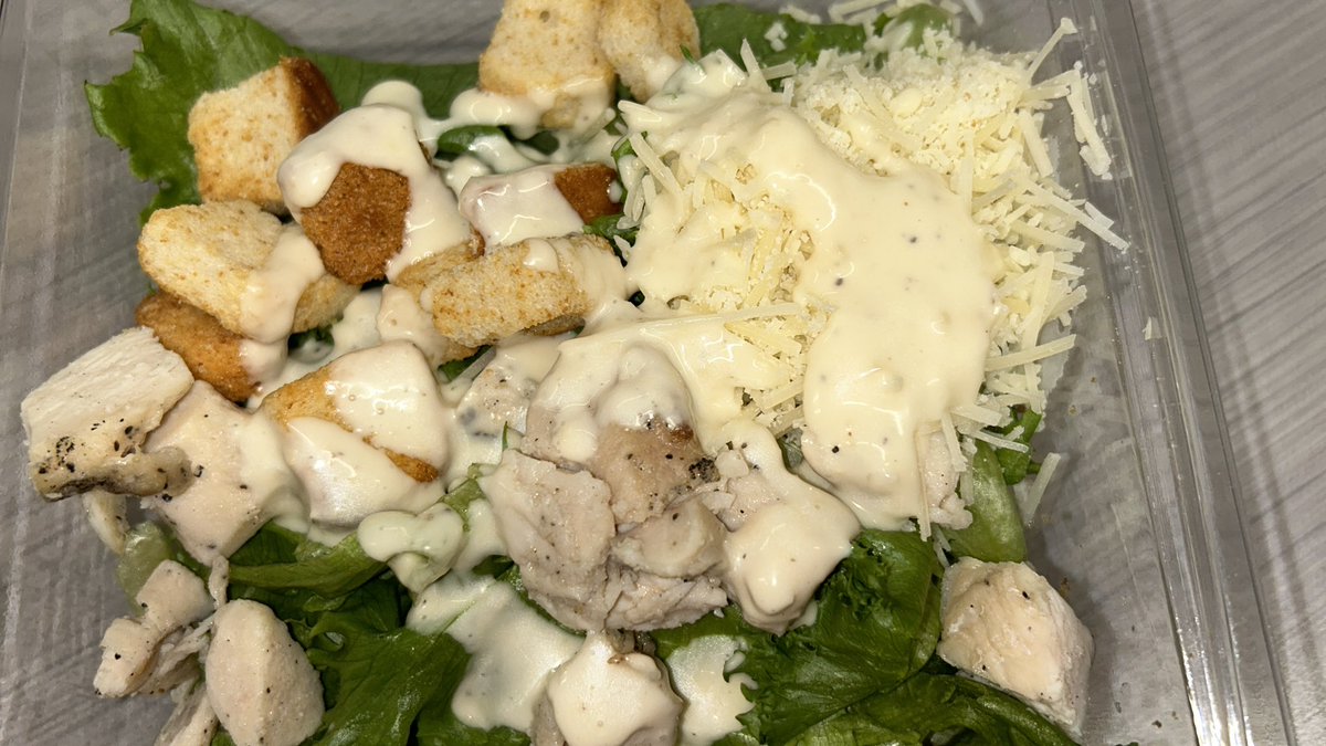 arithmetic_meow's tweet photo. Chicken Caesar salad for dinner before we get back to work 👍🏻 https://t.co/Pjz98aWb3G