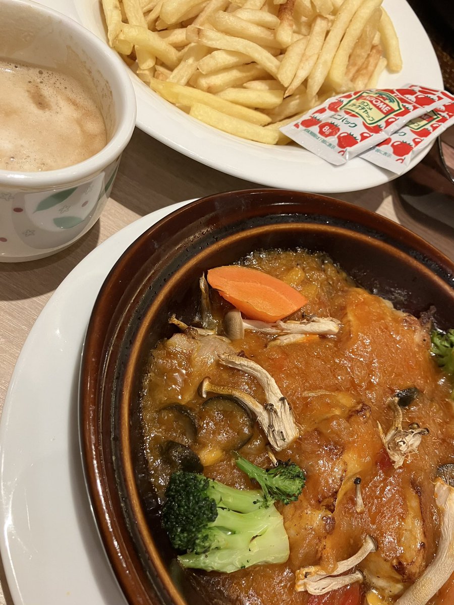 kuruminouta's tweet image. おはようございます😊

昨日は誕生月クーポンでパンケーキ🥞
🥞食べるのでメインは控えめ😅💦
でも100円ポテト🍟は食べました😆

来週の仙台ライブは🚗で行こうかな…と計画中😊
⛄️降りませんように🙏

＃デニーズバースデーデザート