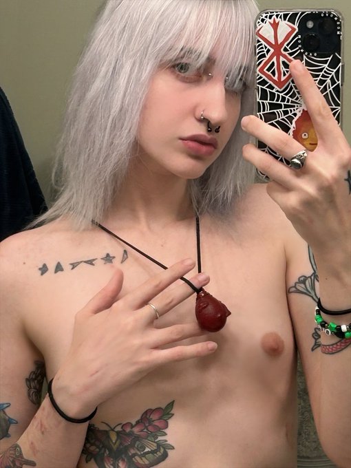 Griffith if he got ahold of a hair straightener 🤍 https://t.co/TPgDzW6O02<a href="/tag/berserk"class="tags"><span>#berserk</span></a><a href="/tag/nsfwtwt"class="tags"><span>#nsfwtwt</span></a>