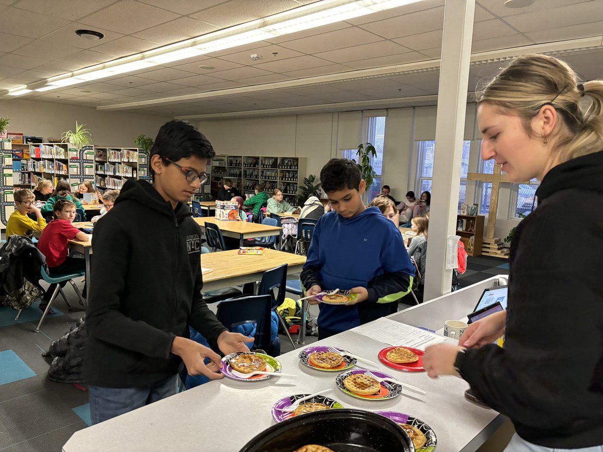 What a great turn out for our senior Books and Breakfast this morning! <a href="/RCSD_No81/">YQR Catholic Schools</a>