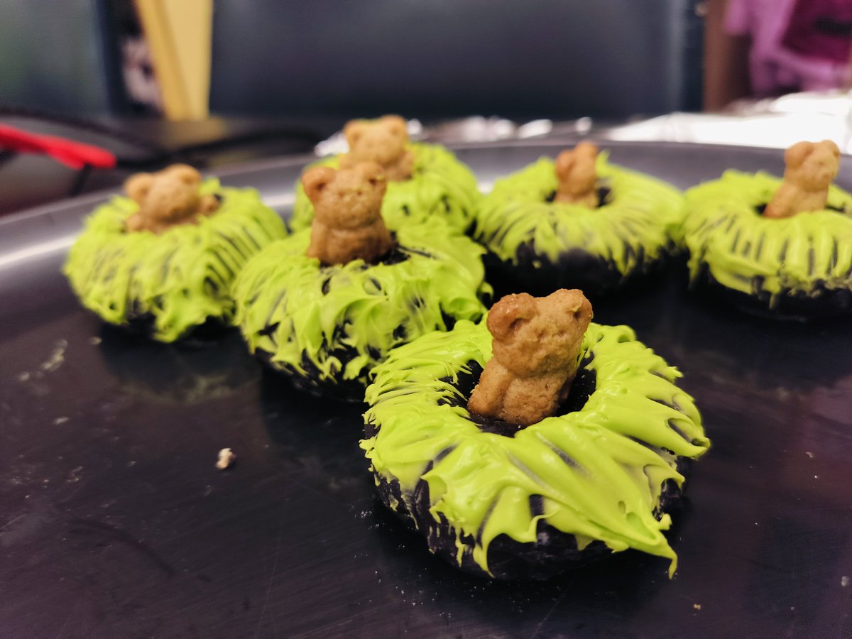 Mr_Shave_TIS's tweet image. Groundhog Day &amp;amp; PARP is a perfect time for a guest reader to come out to school to see their shadow!
Mrs. Mueller (Justin's mom) made donut treats &amp;amp; read Groundhug Day to our Super Sidekicks. @MrsRosselli @ArlingtonCSD @OPSTISPTA #PARP #guestreader #GroundhogDay2024 #read