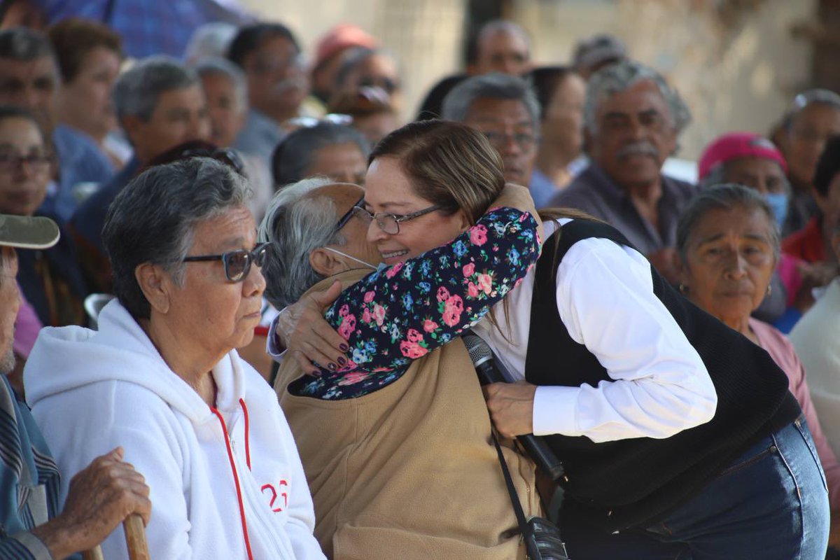 DifAltamira4T's tweet photo. Este viernes continuamos con el recorrido de entrega de apoyos alimenticios de primera calidad por parte del programa Adulto Activo, beneficiando a las colonias 
Satélites, Municipios Libres y Laguna de la Puerta con un total de 747 apoyos entregados en estas zonas. 👵🏻👴🏻✨ https://t.co/m1WAUiezVS