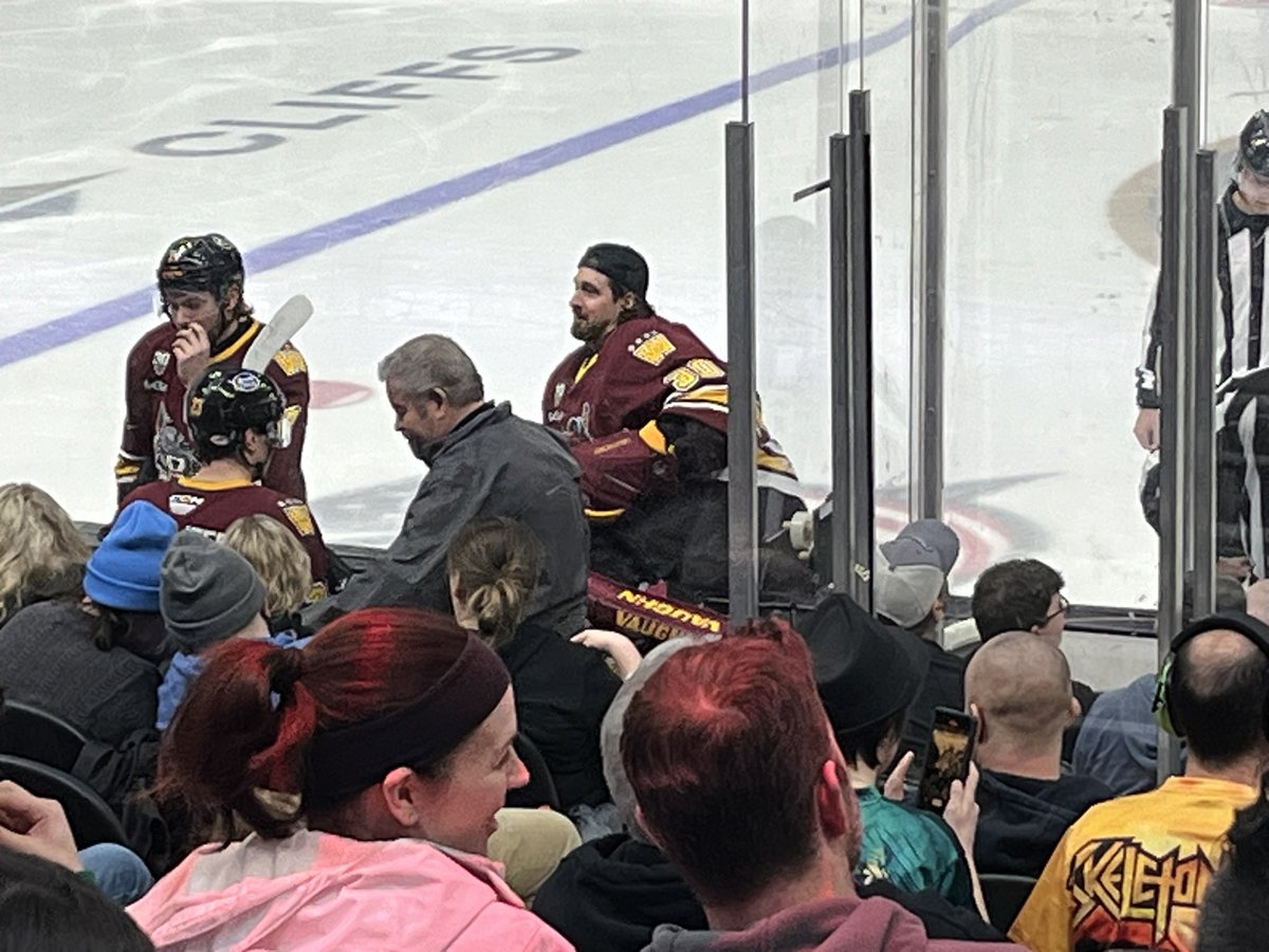 afdladder4's tweet photo. @TheBrattPack63 Look who has been spotted in CLE tonight… @Blockaid1 https://t.co/743W9Khe7X