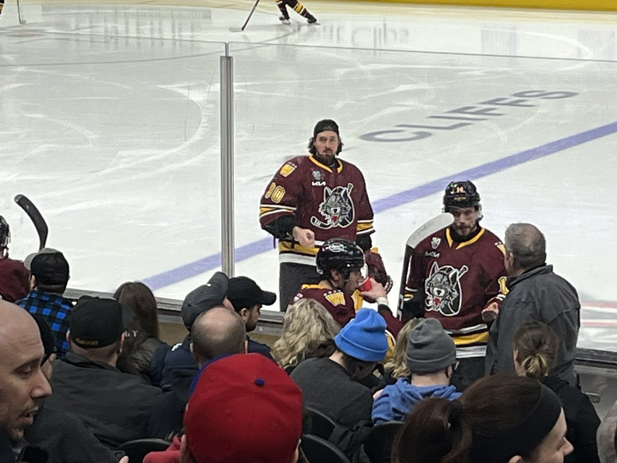 afdladder4's tweet photo. @TheBrattPack63 Look who has been spotted in CLE tonight… @Blockaid1 https://t.co/743W9Khe7X