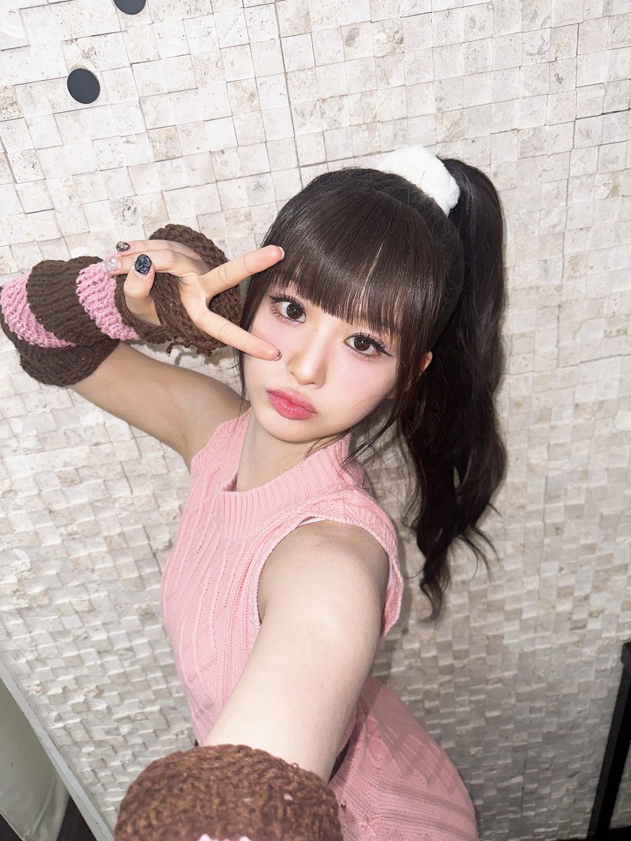 WE_NMIXX's tweet image. 딸기초코🍓🍫🩷🤎와 내사랑포니테일🤍

#NMIXX #엔믹스
#설윤 #SULLYOON 
#DASH