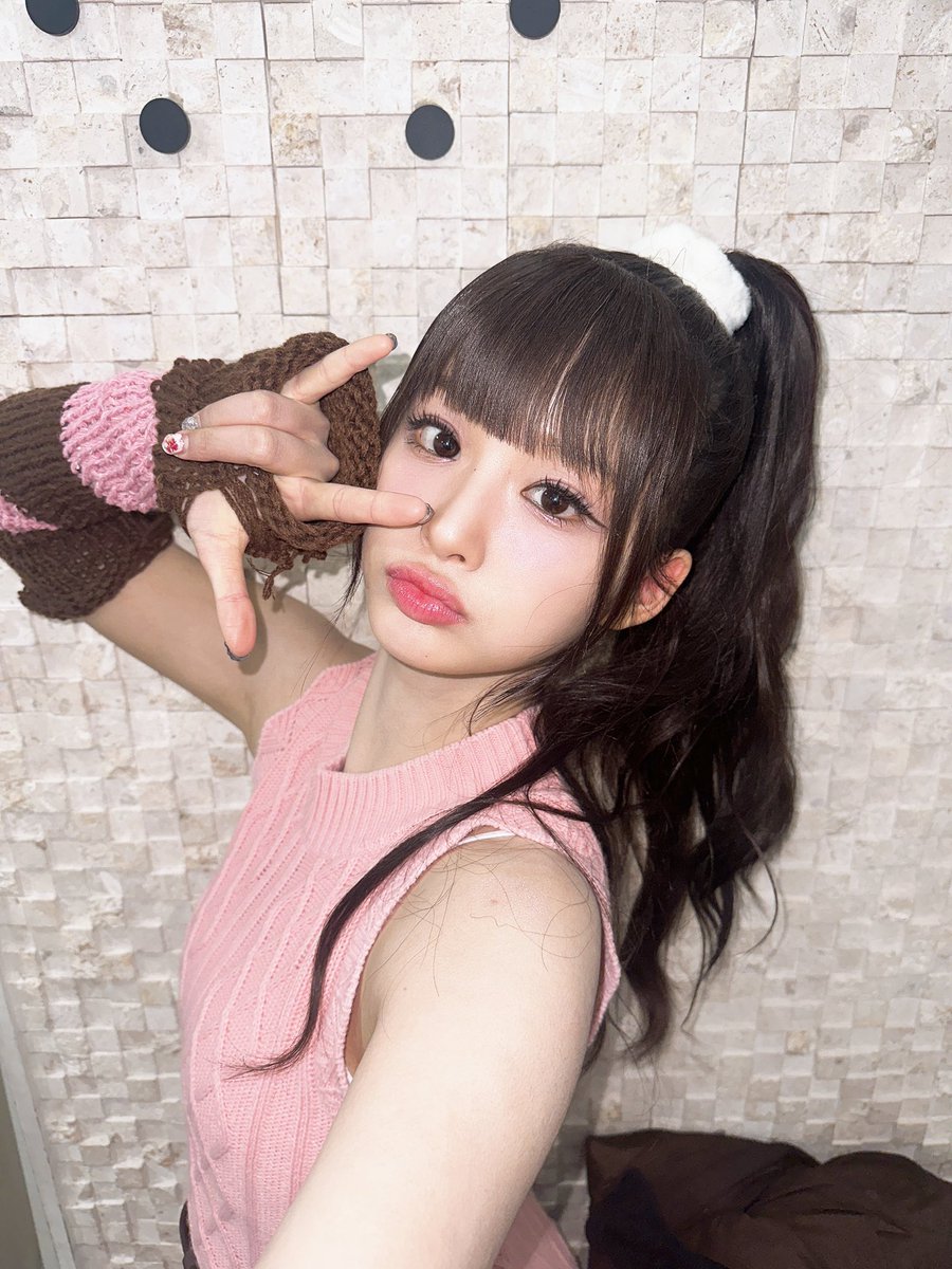 WE_NMIXX's tweet image. 딸기초코🍓🍫🩷🤎와 내사랑포니테일🤍

#NMIXX #엔믹스
#설윤 #SULLYOON 
#DASH