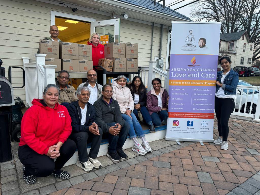 SRLCUSA's tweet photo. Amazing job by SRLC Princeton at their PB&J Drive! They made 650 sandwiches and collected 300 lbs of food for RISE & South Brunswick Food Pantry. Huge thanks to our amazing volunteers and community partners. Together, we're making a difference! π #SRLC #HungerDrive #Princeton https://t.co/jFnFhF1cXI