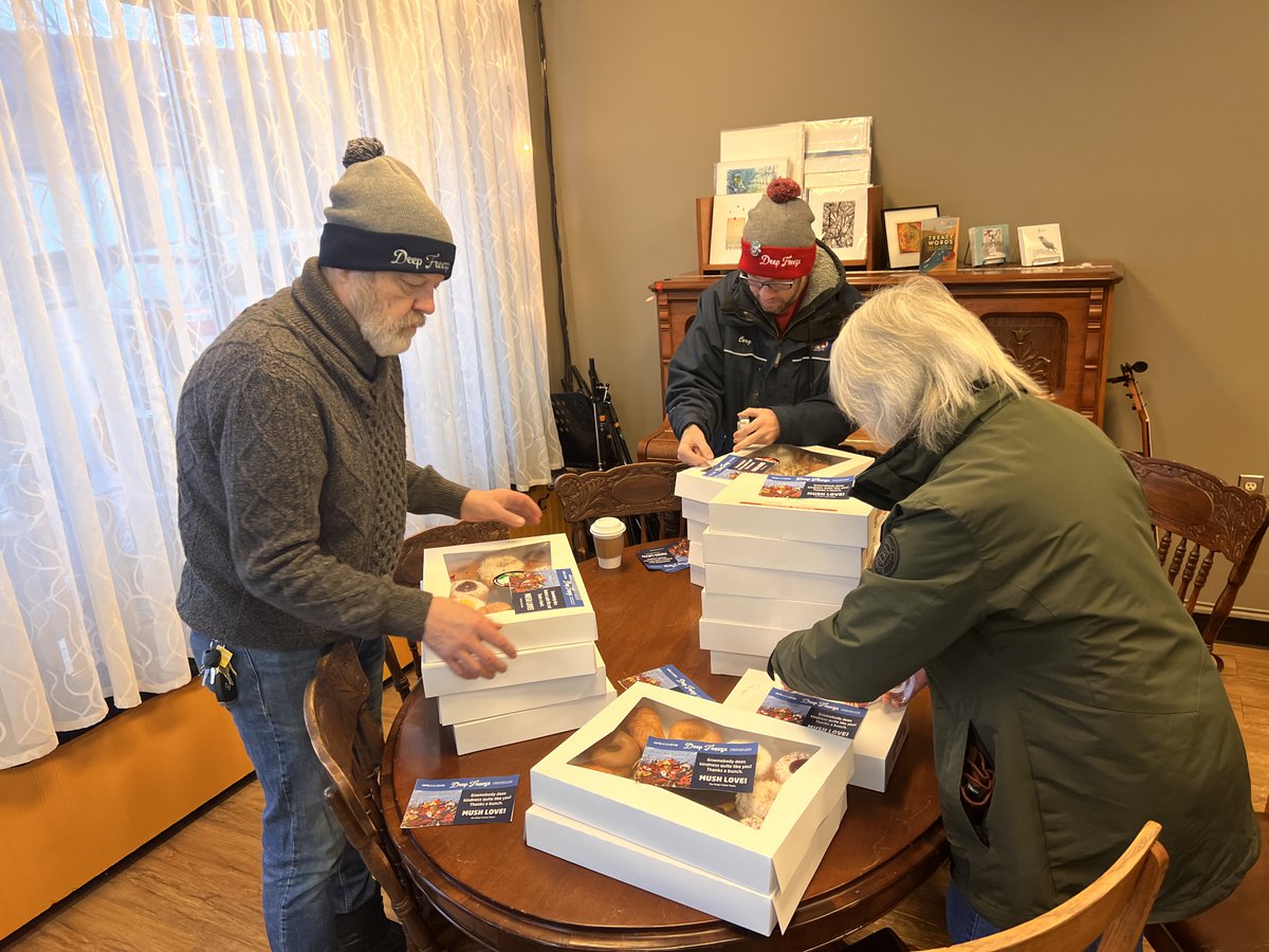 🍩✨ Special delivery! 🎉 Our volunteers were in full swing this morning, spreading cheer and delivering doughnuts to our wonderful Deep Freeze friends and supporters! We hope you enjoyed the sweet treat! 

#deepfreezefest #artsontheave #volunteeryeg #yeg #italianbakery #yegfood