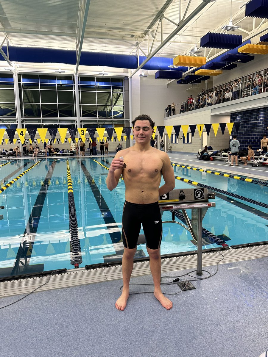 HSAquatics's tweet photo. Kareem Alhamwi finishing 3rd in the 500 Free!! #SouthPride #WSCGold @HinsdaleSouthAD https://t.co/uB3DuAuQwb