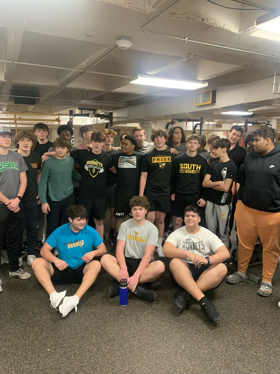 Great Friday morning workout session for our program today! Coach Barry’s photography skills still a work in progress, but proud of the work these guys are putting in! 💪🏻

#SouthPRIDE