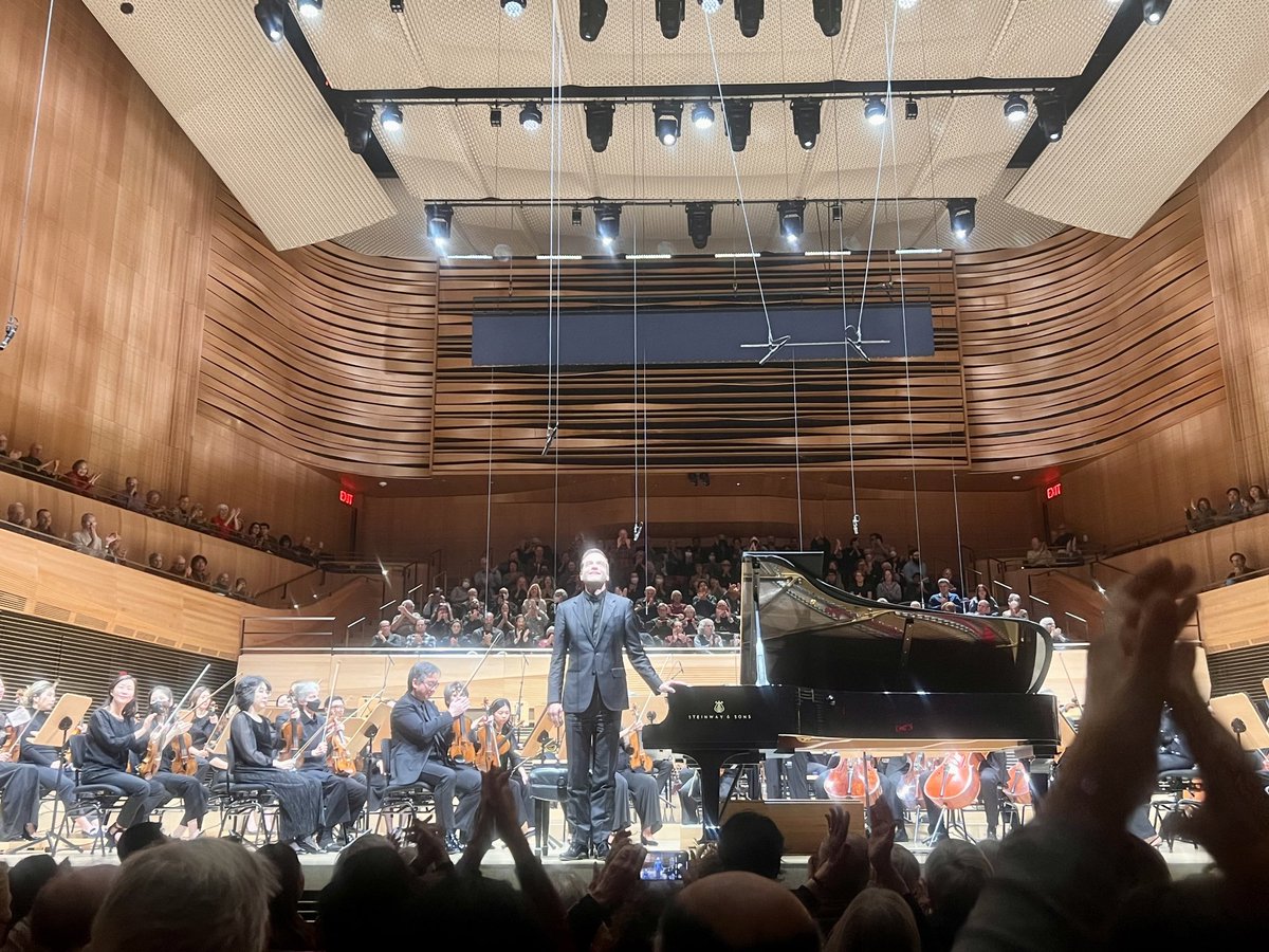 amarkneuman's tweet photo. After seeing @nyphil play a concert at the new David Geffen Hall at @LincolnCenter, I think that this hall is the best of its kind in America for audiences. As for the @KennedyCenter Concert Hall, the only solution is to completely gut it and re-build/re-design. No fixing bad. https://t.co/h5R0x4bNpc