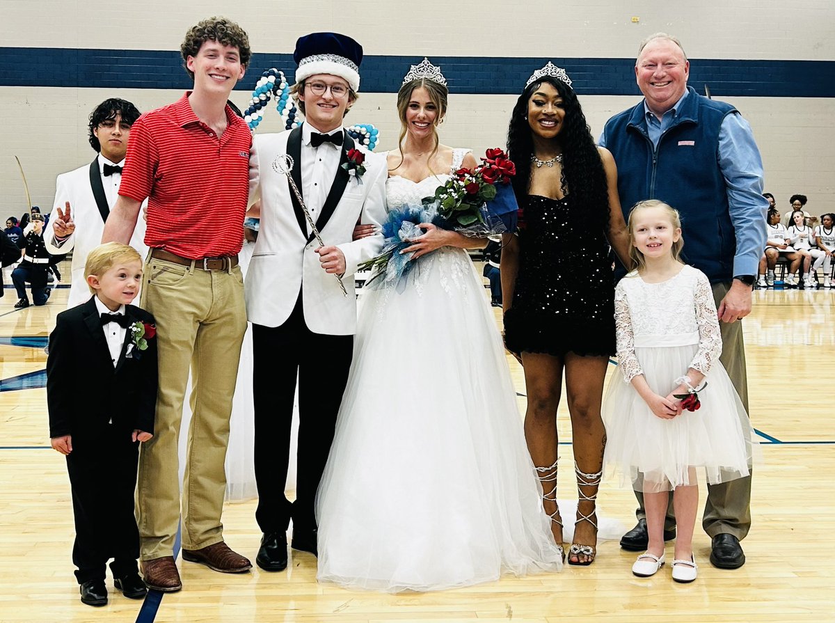 SiegelSoccer's tweet photo. Congratulations to senior Katie Hodge on being crowned homecoming queen! We love our girl so it’s good to see everyone else does too! Also, 2 for 2 on homecoming queens this year!! 👑👸🏼 https://t.co/QJkFV6Byuy