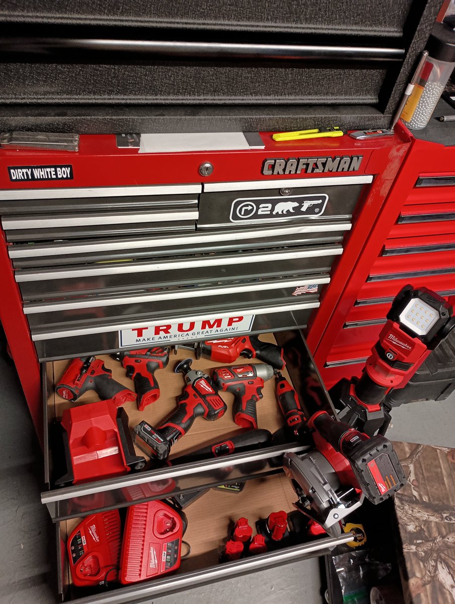 UhOhImBack's tweet image. Getting my shit organized.