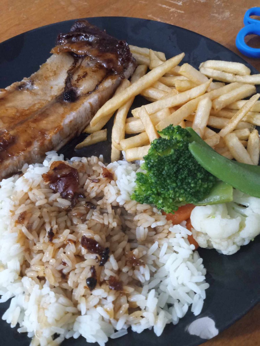 CameronRombough's tweet photo. ribs, rice, french fries, and vegetables is a delicious dinner!! 😋
#gamingwithCameron #YouTubegaming #gamingforfun #gamingforlife #livestreamer #weekendstreamer #gaming #gamingcommunity #food #foodie #ribs #rice #frenchfries #vegetables https://t.co/mLMcKqW4o2