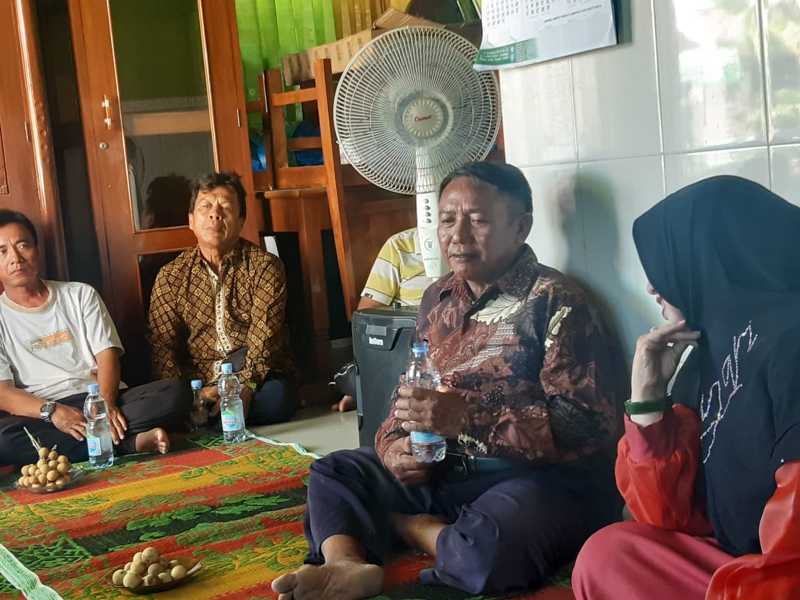antown_darma's tweet photo. Jum'at, 2 Feb 2024, Anton Sudarmanto, Luhkan Kab. Brebes, Pendampingan Tim Verval DKP Prov Jateng di Paguyuban Batur Pesisir Ds. Kaliwlingi Kec. Brebes 
#GiatLuhkanSatminkalTegal #Brebes  @PKBLU_bp3tegal @dkpjateng @dinkanbrebes @puslatluhkp https://t.co/YlKyScOS88