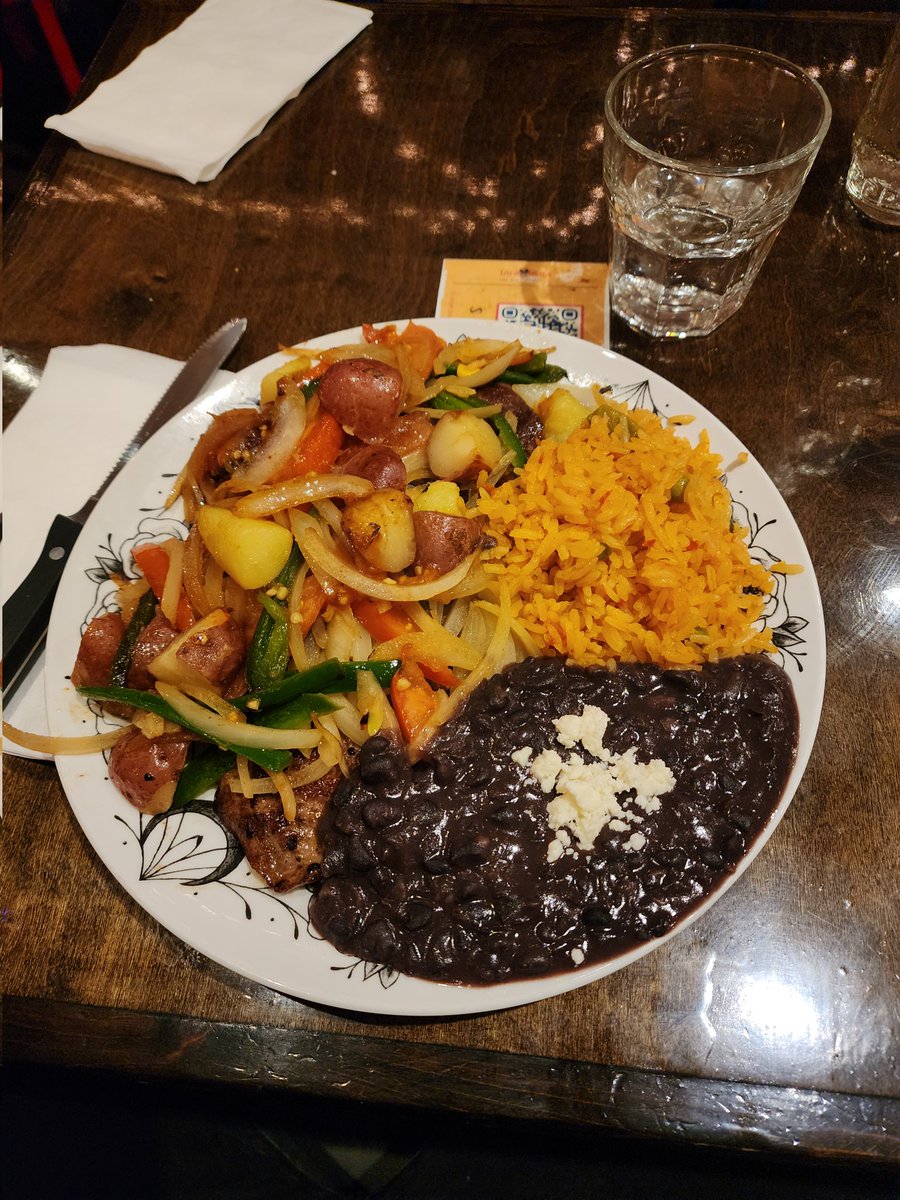 NotJamesMR's tweet photo. Highly highly recommend Talavera Cantina food was beyond amazing. Tostadas De Tinga, Bistec Ranchero Con Papas, Chocoflan Humo Mezcal-rita #resturantweek https://t.co/dDhTMy7RzI