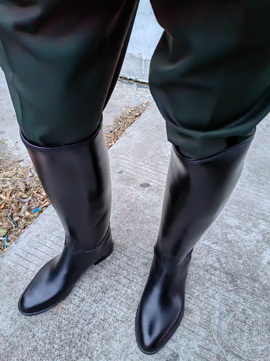 阴天，马靴穿起来