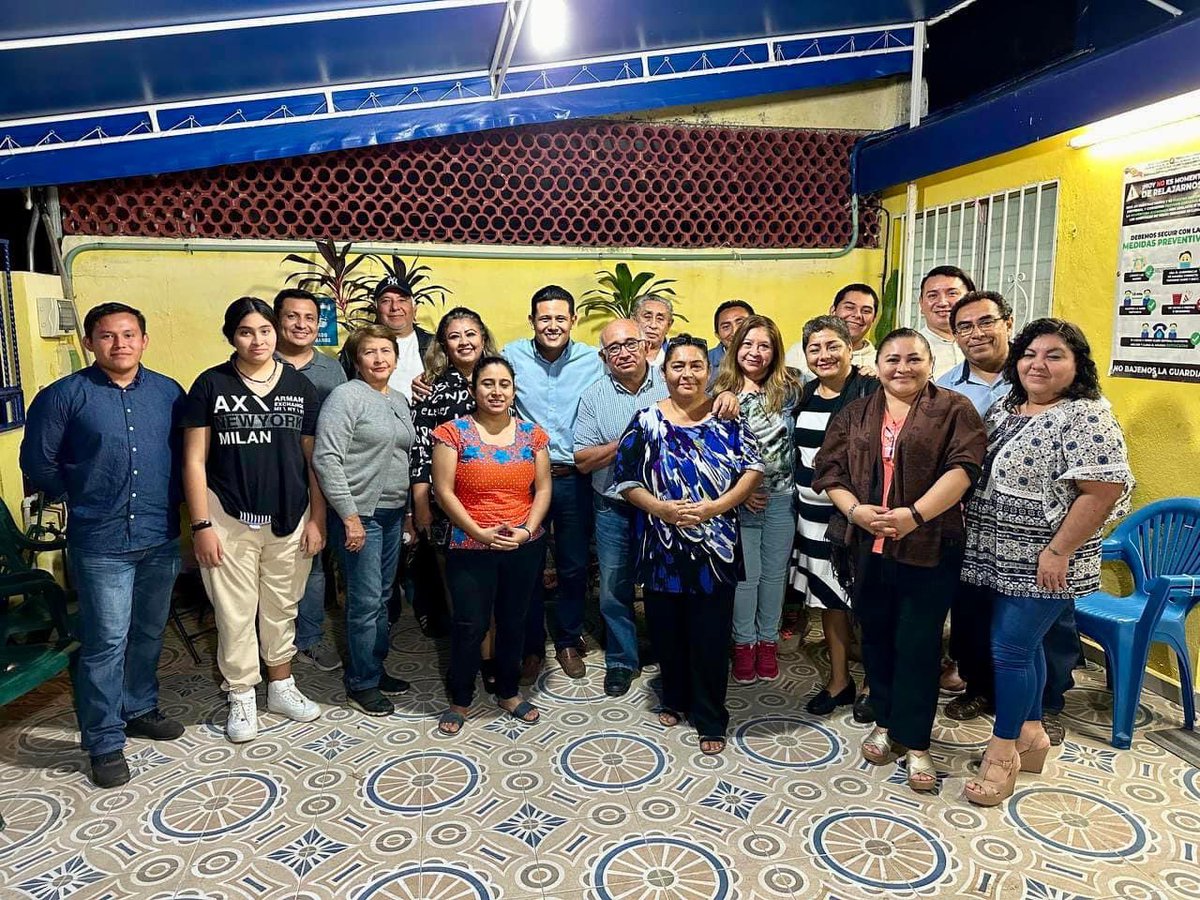davidvaldezj's tweet photo. ¡Buena platicada nos echamos con las y los vecinos de #FcoDeMontejo y #CámaraDeLaConstrucción, Gracias por la invitación 😃! https://t.co/t93erMKkRd