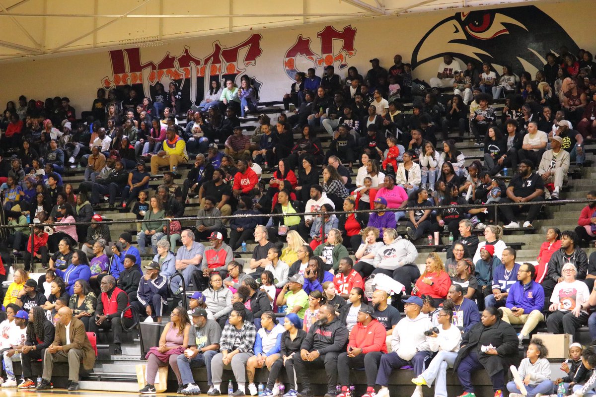 JMCSchools's tweet photo. @JmcssA We’re set up for another classic finish in the @NorthSideHighTN vs @SSHSHawks rivalry. The Hawks are up 40-33 with 6 mins remaining in the final quarter #JMCSS ✨🏀 https://t.co/fIYwNcyFG4
