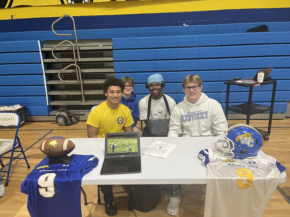 WrightCityFB's tweet photo. Today was our second annual 8th grade hype day. We appreciate Duan, Mason, Kayden and Quinn for manning the football table! #WrightWay https://t.co/ujNJtSpCRv